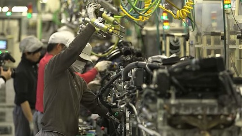 横浜工場エンジンの組立